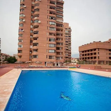 Las Palmeras Towers Apartment